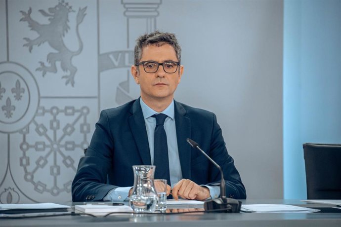 El ministro de la Presidencia, Relaciones con las Cortes y Justicia, Félix Bolaños, durante una rueda de prensa posterior a la reunión del Consejo de Ministros, en el Palacio de la Moncloa, a 19 de diciembre de 2023, en Madrid (España).