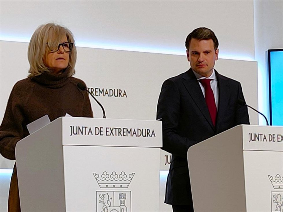 La potavoz de la Junta, Victoria Bazaga, y el consejero de Presidencia, Abel Bautista, en la rueda de prensa posterior al Consejo de Gobierno.