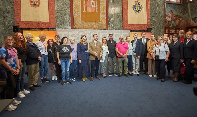 Foto de familia tras la presentación de la decimosegunda edición del Telemaratón Solidario