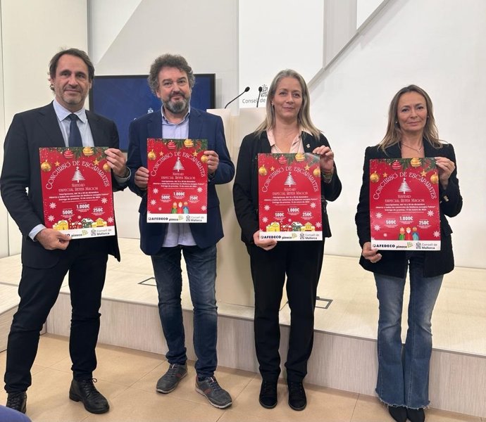 El director insular de Comercio, Alfredo Arias, el presidente de AFEDECO, Antoni Gay, la consellera insular de Promoción Económica y Desarrollo Local, Pilar Amate, y la vicepresidenta de PIMECO, Carolina Domingo.