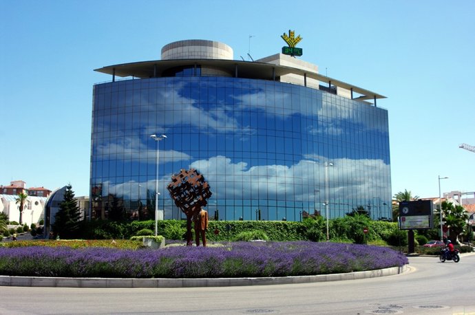 Archivo - Edificio de Caja Rural en Granada