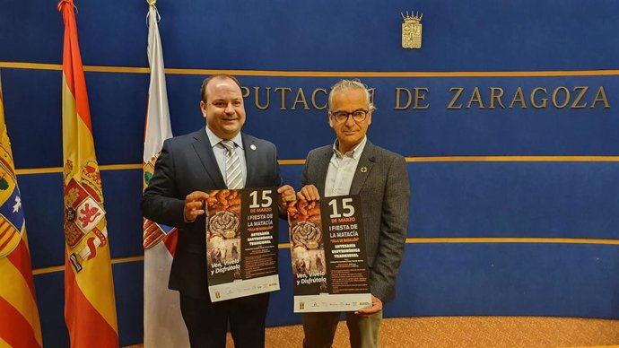 Archivo - El exalcalde de Magallón, Víctor Chueca --a la izquierda--.