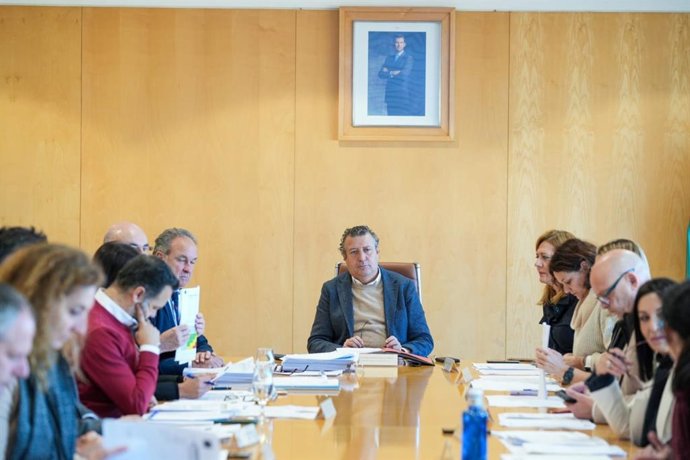 El presidente de la Diputación de Sevilla, Javier Fernández, en la Junta de Gobierno.