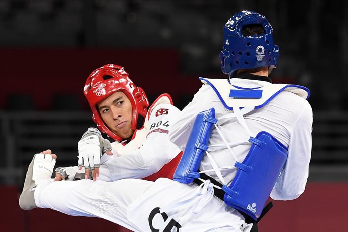 Archivo - 27 July 2021, Japan, Chiba: Croatia's Ivan Sapina (R) and Mexico's Carlos Sansores in action during the taekwondo men's +80kg round of 16 match, at Makuhari Messe Hall, during the Tokyo 2020 Olympic Games. Photo: Swen Pfrtner/dpa