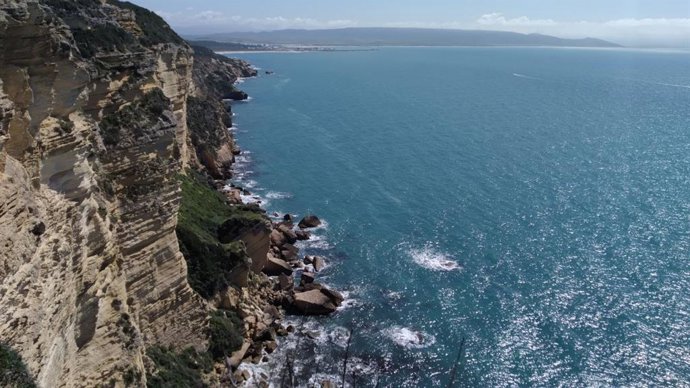 Acantilados del Parque Natural La Breña y Marismas de Barbate, en la provincia de Cádiz