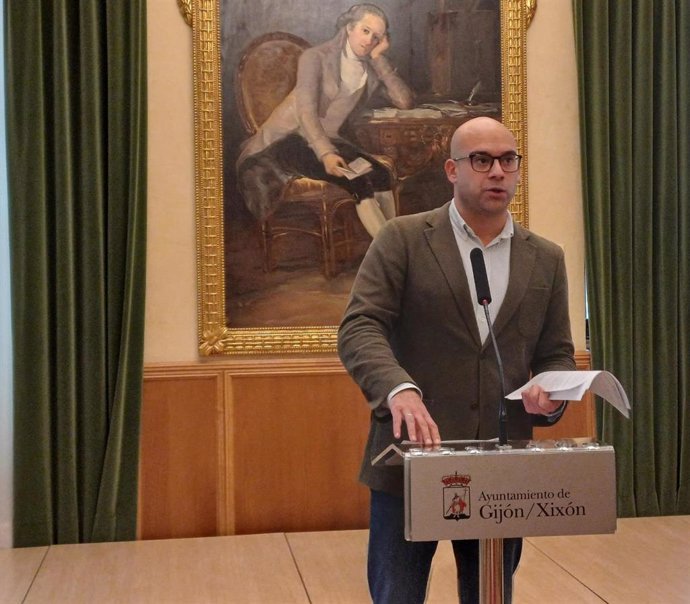 El portavoz de la Junta de Gobierno local en el Ayuntamiento de Gijón, Jesús Martínez Salvador (Foro), en rueda de prensa en el Consistorio gijonés.