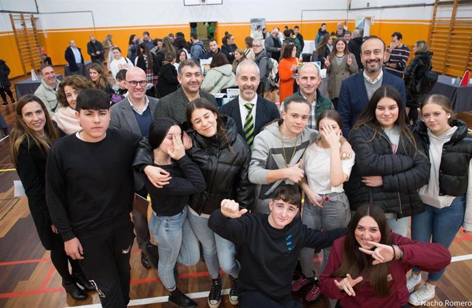 El consejero de Educación, Formación Profesional y Universidades, Sergio Silva, en la Feria de FP Dual