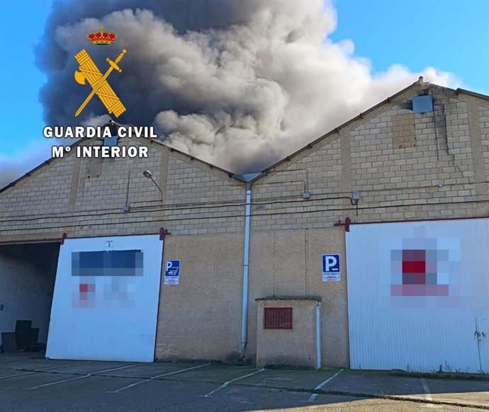 Nave industrial afectada por el incendio.