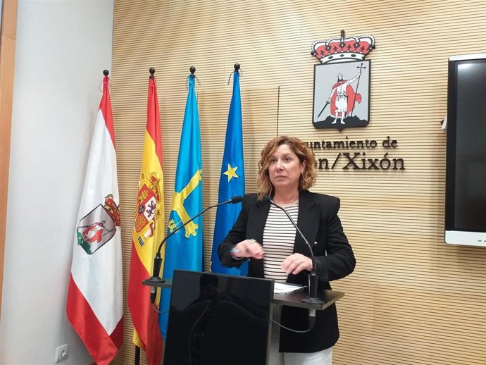 Archivo - Carmen Eva Pérez, concejala del Grupo Municipal Socialista en Gijón.