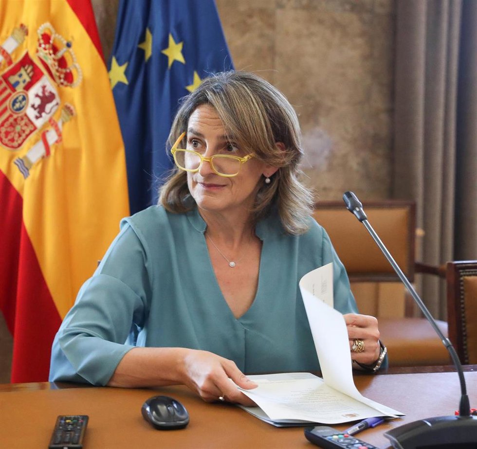 Archivo - La vicepresidenta tercera y ministra para la Transición Ecológica, Teresa Ribera, en la sede del Ministerio, a 27 de julio de 2022, en Madrid (España). 