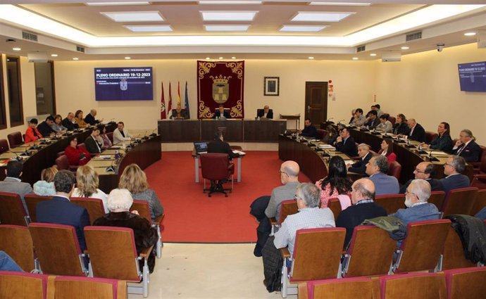 Celebración del Pleno Ordinario en el Ayuntamiento de Albacete.