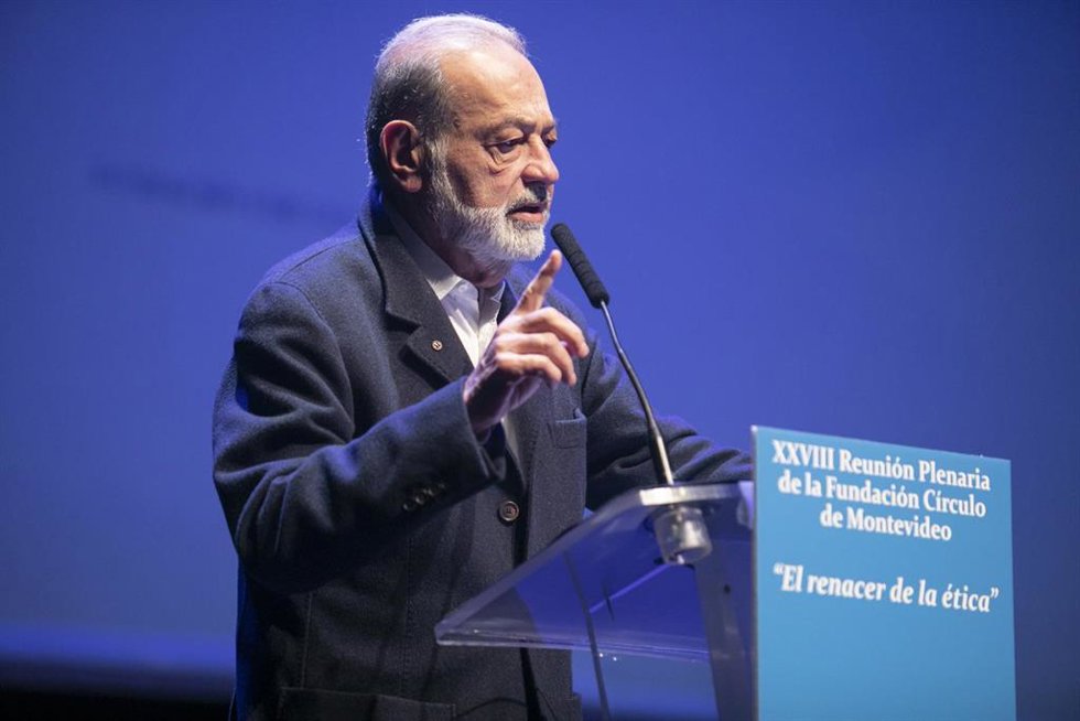 Archivo - El presidente empresarial de la Fundación Círculo de Montevideo, Carlos Slim