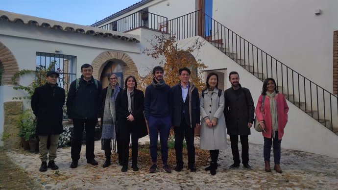Miembros de la delegación china y PAX visitan la primera cooperativa de la iniciativa cordobesa.