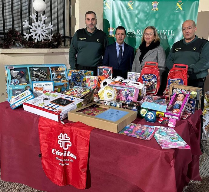 Parte de los juguetes recogidos para Cáritas Huelva.