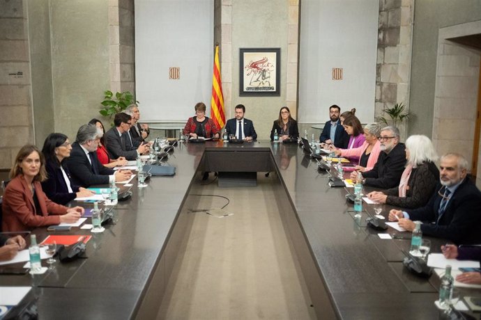 El presidente de la Generalitat Pere Aragonès se reúne con los presidentes de los grupos parlamentarios por el informe PISA