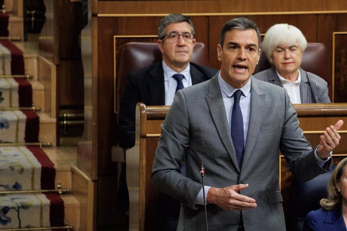 Archivo - El presidente del Gobierno, Pedro Sánchez, interviene durante una sesión de control al Gobierno en el Congreso.