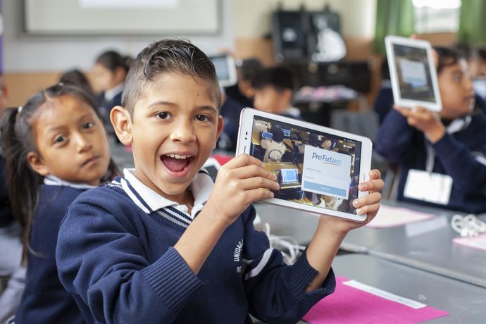 Archivo - Alianza entre 'ProFuturo' y Air Europa para llevar educación de calidad a menores vulnerables de América Latina