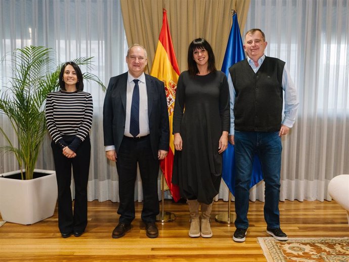 Jordi Hereu traslada a Comisiones Obreras su apuesta por la reindustrialización de España