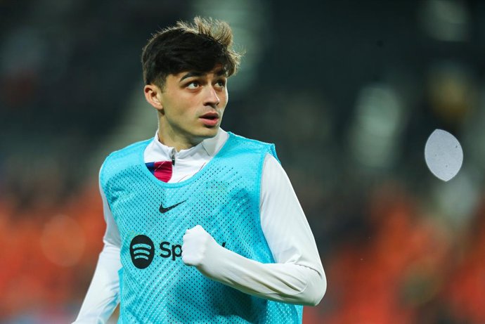 Pedro Gonzalez "Pedri" of Barcelona warms up during the spanish league, La Liga EA Sports, football match played between Valencia CF and FC Barcelona at Mestalla stadium on December 16, 2023, in Valencia, Spain.