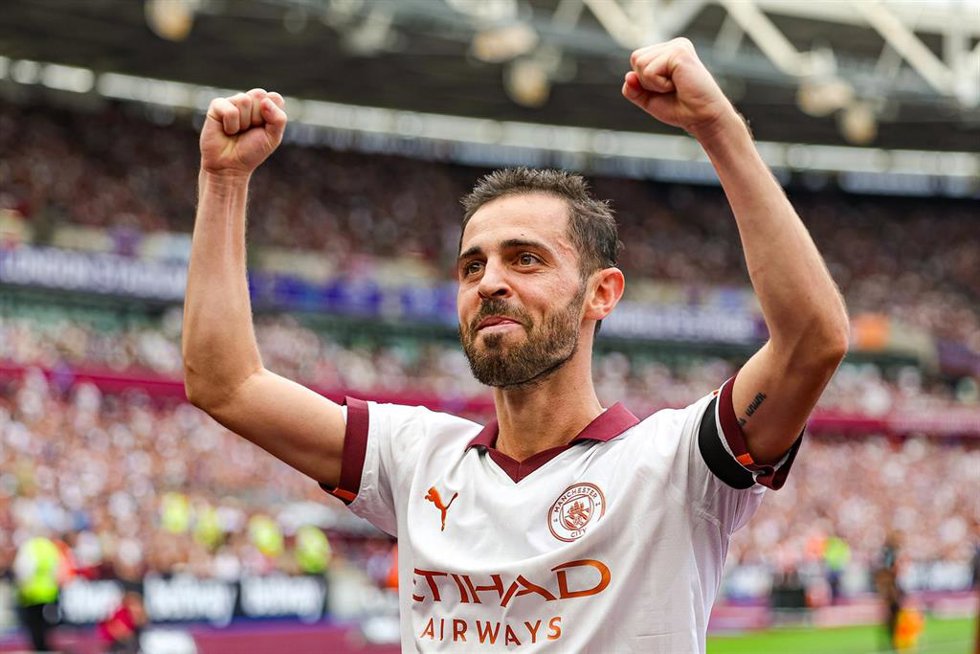 Archivo - El jugador del Manchester City Bernardo Silva celebra un gol