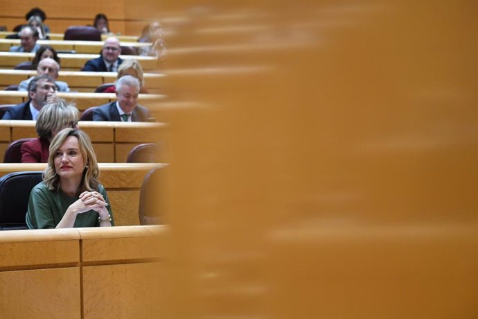 La ministra Portavoz y ministra de Educación, Formación Profesional y Deporte, Pilar Alegría, durante un pleno en el Senado, a 19 de diciembre de 2023, en Madrid (España). El Gobierno de coalición PSOE-Sumar se enfrentan a las preguntas del Senado en la