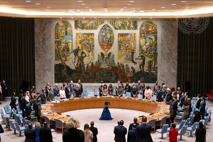 Archivo - HANDOUT - 23 March 2022, US, New York: Members of the Security Council observe a minute of silence upon the news of the death of former Secretary of State of the United States of America Madeleine Albright. Photo: Mark Garten/UN Photo/dpa - AT