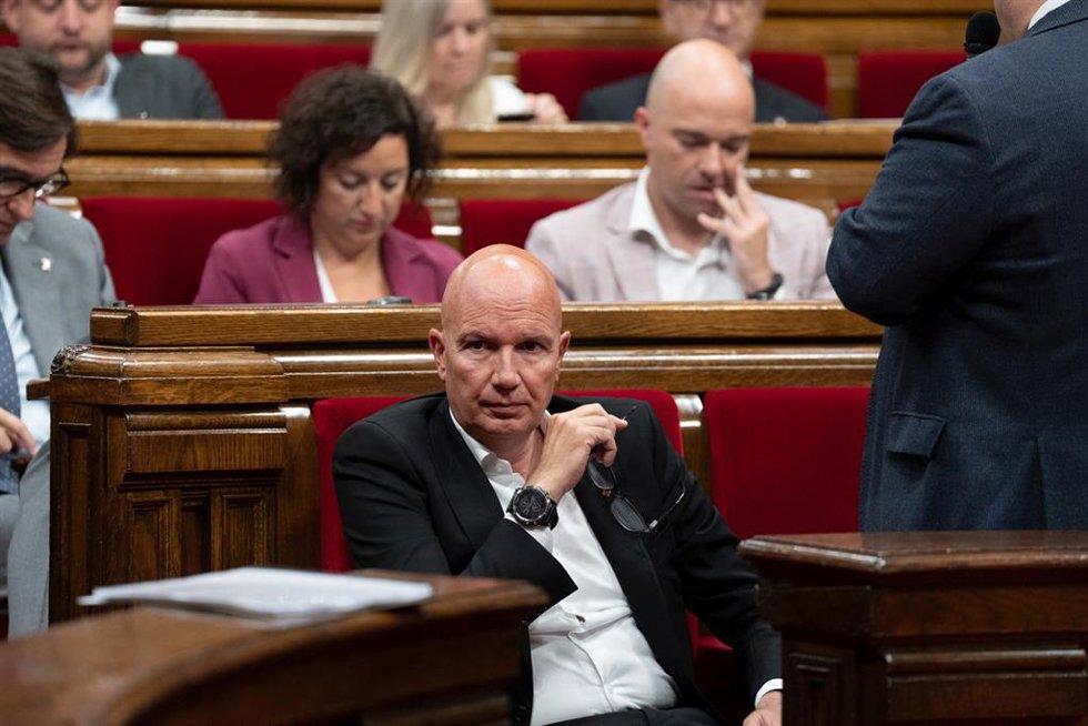 Archivo - El nuevo conseller de Acción Climática, Alimentación y Agenda Rural, David Mascort i Subiranas, interviene durante una sesión plenaria en el Parlament de Catalunya, a 14 de junio de 2023, en Barcelona, Catalunya (España).