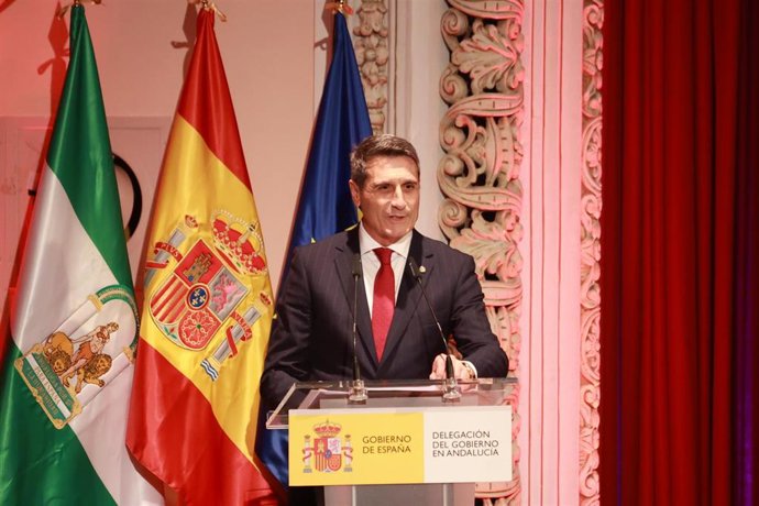 El delegado del Gobierno en Andalucía, Pedro Fernández, interviene durante los XIX premios Plaza de España. A 15 de diciembre de 2023, en Sevilla (Andalucía, España). (Foto de archivo).
