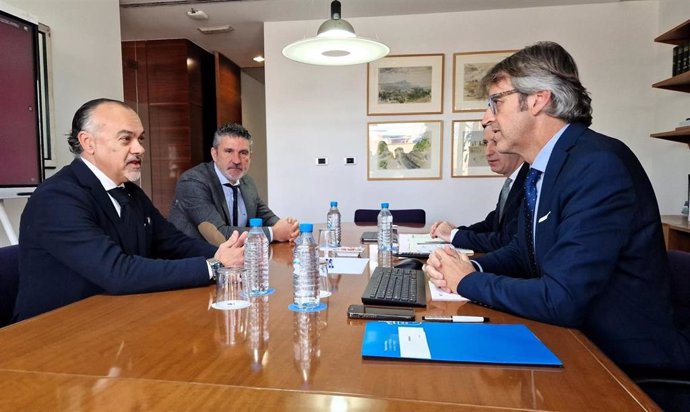 El consejero de Economía, Hacienda y Empresa, Luis Alberto Marín, reunido con el secretario general nacional de la Asociación de Trabajadores Autónomos (ATA) y con el presidente de ATA Murcia, José Luis Perea y Francisco Casado, respectivamente