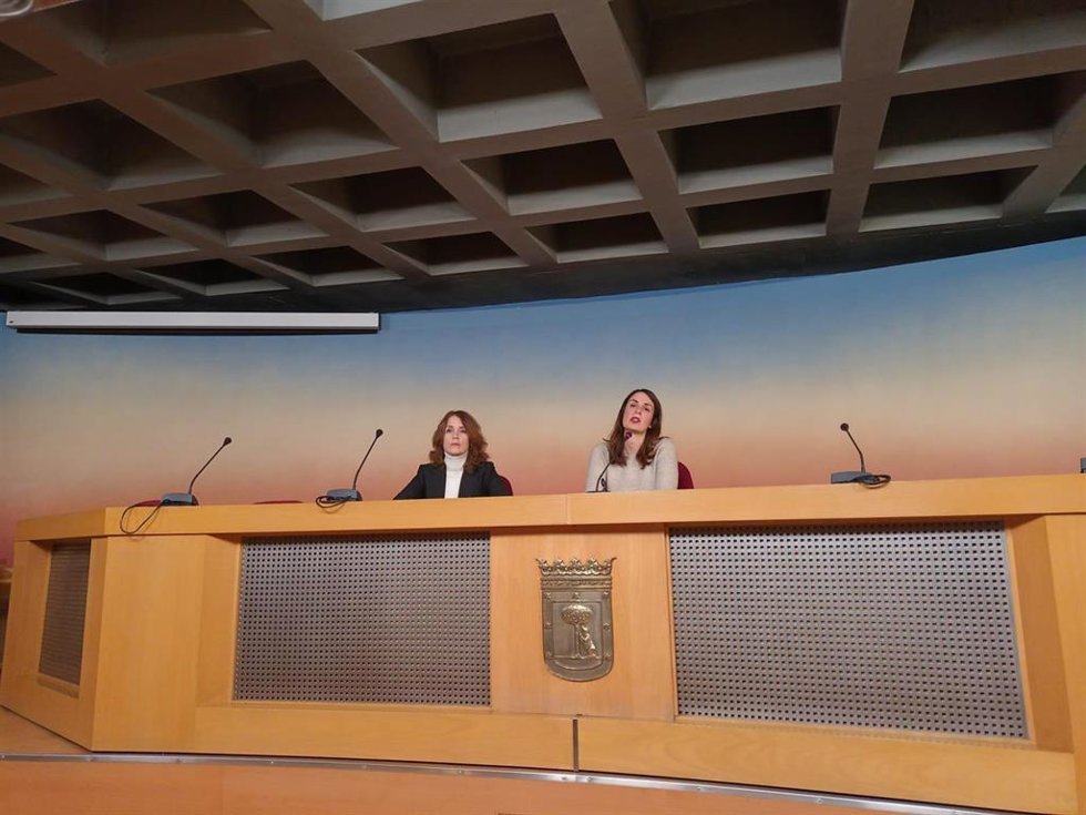 La portavoz de Más Madrid en el Ayuntamiento de la capital, Rita Maestre, y la portavoz de Hacienda, Sara Ladra, detallan en rueda de prensa las iniciativas para los plenos del viernes. Casa Cisneros.