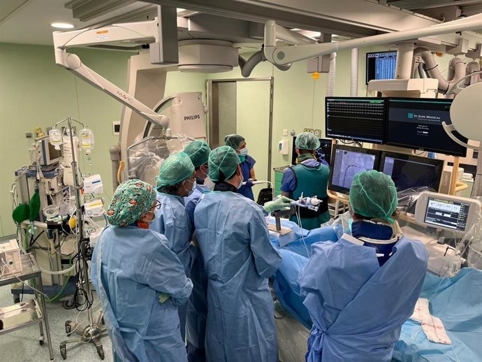 Reparación transcatéter de la válvula tricúspide mediante el sistema 'Triclip' en el Quirónsalud Infanta Luisa de Sevilla.