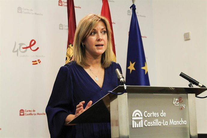 La portavoz del grupo socialista en las Cortes regionales, Ana Isabel Abengózar