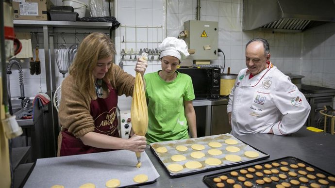 Manzanos reivindica el pan sobado de La Rioja como "ejemplo de producto excelente y marca colectiva de calidad"