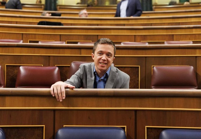 Archivo - El líder de Más País, Iñigo Errejón, durante una sesión plenaria en la se aprueba el uso de las lenguas cooficiales en el Congreso de los Diputados, a 19 de septiembre de 2023, en Madrid (España). 