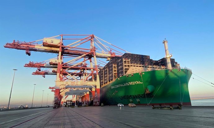 El CMA CGM Palais Royal atracat a la terminal Hutchison Ports Best del Port de Barcelona