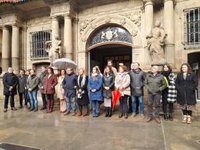 El Ayuntamiento de Pamplona se concentra en rechazo de la agresión sexual ocurrida el fin de semana en el casco viejo