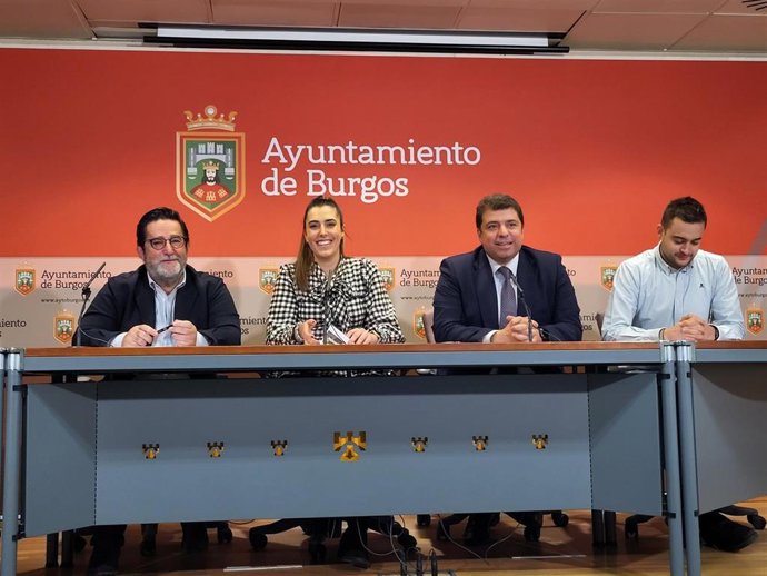 El presidente del CEEI, José Vicente Orden; la concejal de Servicios Sociales, Andrea Ballesteros; el presidente de Sodebur, Carlos Gallo, y el director del Centro de Emprendimiento de la Universidad Isabel I, Tomás Román.