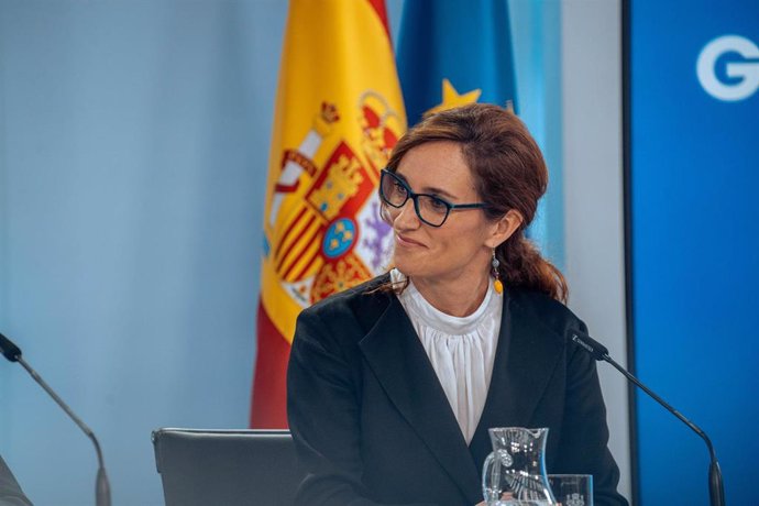 La ministra de Sanidad, Mónica García, durante una rueda de prensa posterior a la reunión del Consejo de Ministros, en el Palacio de la Moncloa, a 19 de diciembre de 2023, en Madrid (España). 