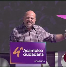 Archivo - El edil del Ayuntamiento de San Lorenzo de El Escorial y candidato en la cuarta Asamblea Ciudadana de Podemos, Esteban Tettamanti, durante su intervención en la presentación de los proyectos que optaban a liderar el partido.