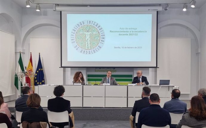 Imagen del acto de entrega de los galardones anteriores de la Universidad Internacional de Andalucía (UNIA), a comienzos de este año.