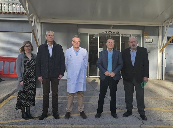 Gómez en su viista al Hospital Doctor Moliner