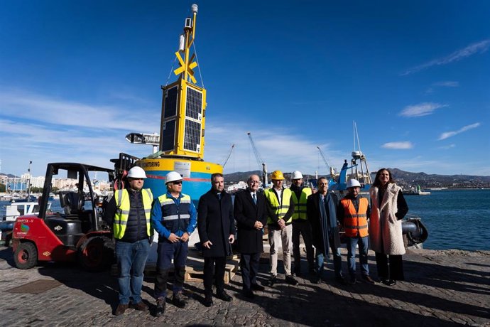 El Ayuntamiento de Málaga procede, entre este miércoles y el jueves, a la instalación de la infraestructura científica denominada Observatorio Marino en Tiempo Real (Mareto), que tomará datos e imágenes en tiempo real desde la bahía.