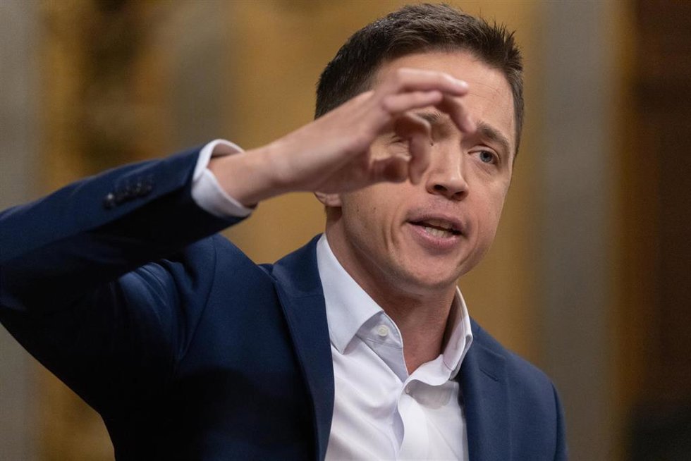 El líder de Más País, Iñigo Errejón, interviene durante un pleno en el Congreso de los Diputados, a 20 de diciembre de 2023. 