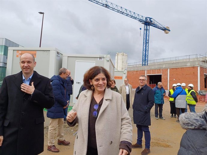 Visita de la consejera de Salud del Principado de Asturias, Concepción Saavedra, a las obras del consultorio periférico de Nuevo Roces, en Gijón.