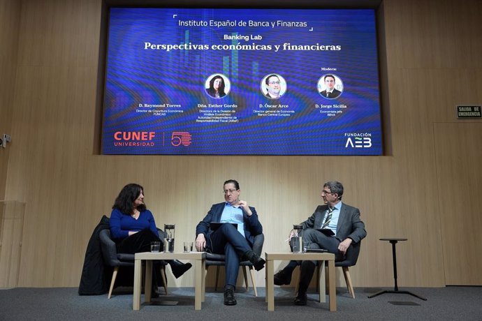 Expertos participa en una sesión del 'Banking Lab' organizado por el Instituto Español de Banca y Finanzas