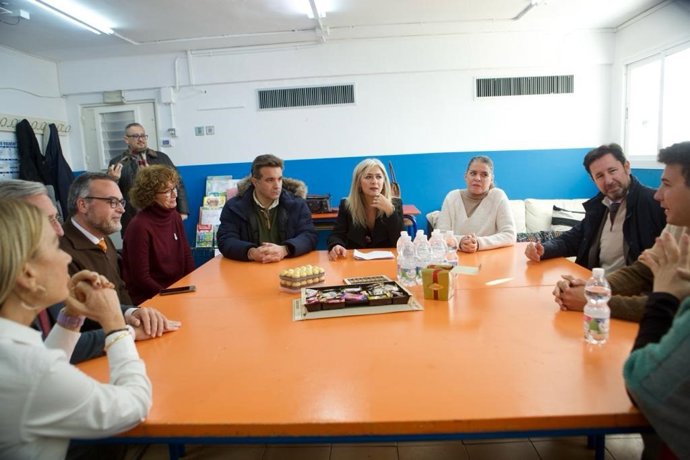 La consejera de Desarrollo Educativo, Patricia del Pozo, en una visita al colegio Paulo Orosio de Sevilla.