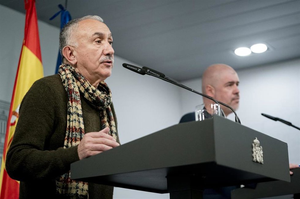 Archivo - Los secretarios generales de UGT y de CCOO, Pepe Álvarez (i) y Unai Sordo (d)