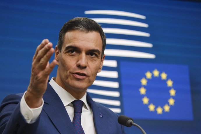 HANDOUT - 15 December 2023, Belgium, Brussels: Spanish Prime Minister Pedro Sanchez speaks during a press conference during the second day of the EU Summit. Photo: Alexandros Michailidis/EU COUNCIL/dpa - ATTENTION: editorial use only and only if the credi