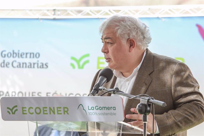 Archivo - El presidente de Ecoener, Luis de Valdivia, interviene durante la inauguración del parque eólico de Ecoener, a 30 de marzo de 2023, en San Sebastián de la Gomera, La Gomera, Islas Canarias (España).