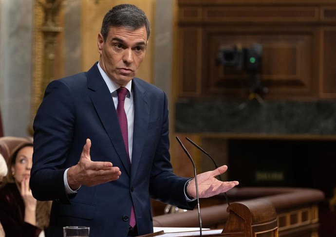 El presidente del Gobierno, Pedro Sánchez, interviene durante un pleno en el Congreso de los Diputados, a 20 de diciembre de 2023, en Madrid (España). Durante la sesión de control, el presidente del Gobierno, responde a preguntas del líder del PP, y de 